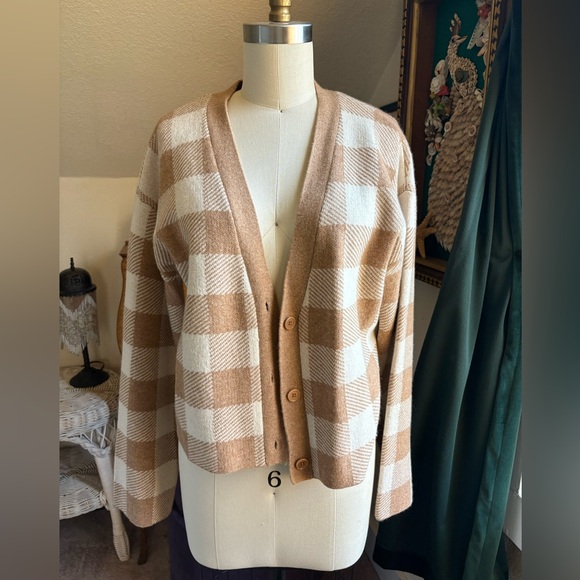 Fonte Cashmere Cardigan - Picture 2 of 9